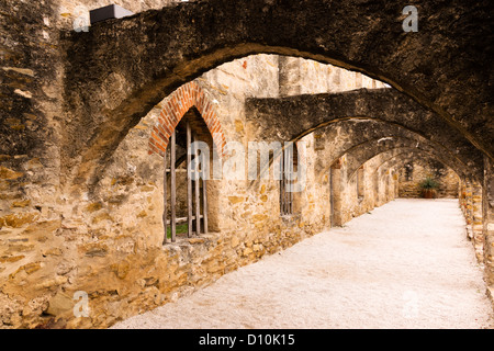 Im Inneren der Kreuzgang im Mission San Jose in San Antonio, Texas. Stockfoto