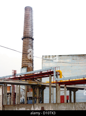 Industrielle Schornstein hoch rotem Backstein oder Schornstein Stockfoto