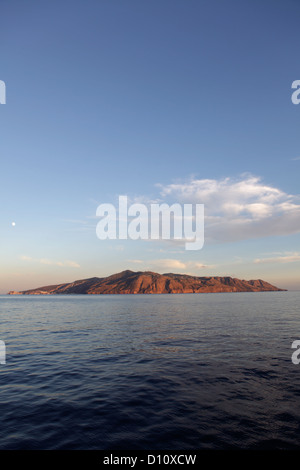 Lipari Insel gesehen von Salina, Äolischen Inseln, Sizilien, Italien Stockfoto