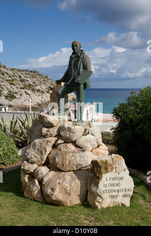 Denkmal-Statue Maler Lorenzo Cerdá Bisbal in Cala San Vincente Pollenca Mallorca Balearen Spanien Mittelmeer Europa Stockfoto