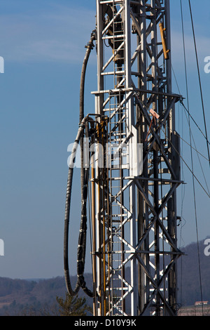 Erdgas wird auch für Hydraulic Fracturing (Fracking) in ländlichen Pennsylvania gebohrt Stockfoto