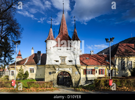 Catherines Tor entstand 1526 für den Zugang von Rumänen aus Schei in der Festung von Brasov. Stockfoto