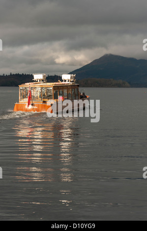 Die Keswick Launch Annie Mellor Derwent Wasser Keswick Seenplatte Cumbria UK im Winter Sonnenlicht Stockfoto