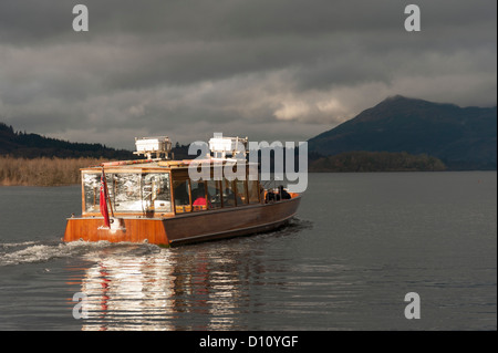 Die Keswick Launch Annie Mellor Derwent Wasser Keswick Seenplatte Cumbria UK im Winter Sonnenlicht Stockfoto