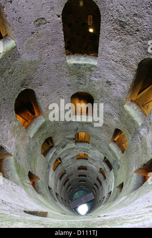 Der Brunnen von San Patrizio in Orvieto. Provinz Terni, Umbrien, Italien  Stockfotografie - Alamy