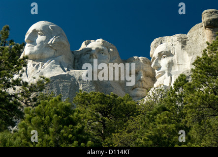 Eine Studie der vier Gesichter des Mt. Rushmore National Monument in 3/4 (drei Viertel) Ansicht, South Dakota, USA. Stockfoto