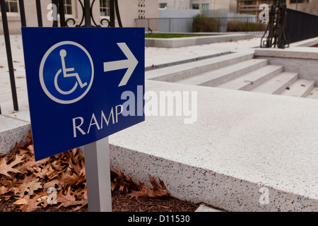 Rollstuhl Rampe Zeichen Stockfoto