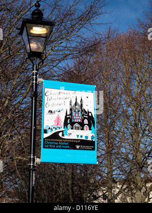 Winchester Kathedrale Weihnachtsmarkt Werbebanner in den kalten aber hellen Sonnenschein am 4. Dezember 2012 zu sehen. Stockfoto