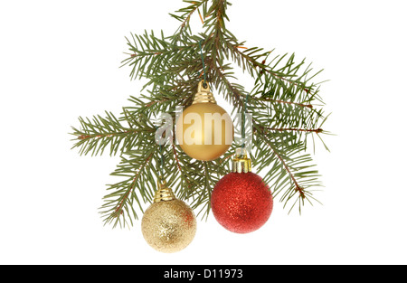 Weihnachtskugeln in einer Tanne Zweig hängen Stockfoto