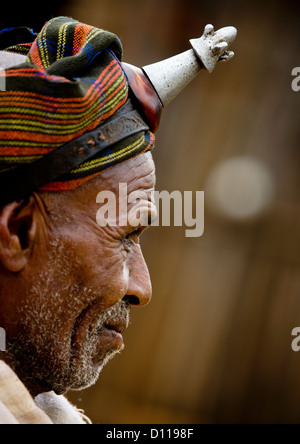 Profilbildnis der Borana Stamm Chef tragen die Kalasha auf seiner Stirn, Yabello, Omo-Tal, Äthiopien Stockfoto