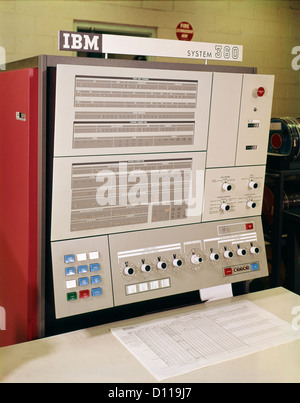 1960ER JAHRE CONTROL PANEL DER IBM 360-DATEN-SYSTEM-PROZESSOR Stockfoto