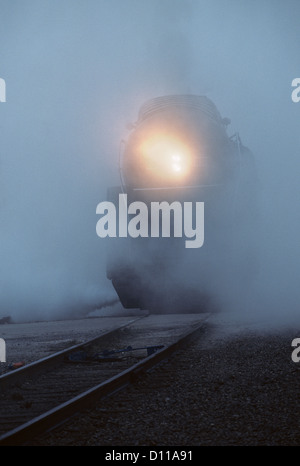 1990ER JAHRE N & W J-611 DAMPFMASCHINE IN DEN NEBEL JACKSONVILLE FLORIDA USA Stockfoto