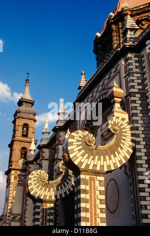 1990ER JAHRE QUERETARO MEXICO SCHNITZEREIEN UND DEKORATIVEN MALEREIEN AUF SANTA ROSA DE VITERBO KIRCHE Stockfoto