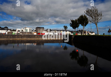 Beiliegende Dock aus dem Fluss Corrib in der Nähe von Claddagh Quay, Stadt Galway, Irland Stockfoto