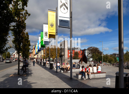 Galway Familie Banner Futter Kennedy Park in Eyre Square, Galway City, Irland Stockfoto