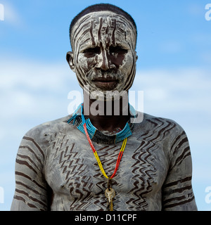 Porträt eines jungen Karo-Stamm mit Body Painting, Korcho Dorf, Omo-Tal, Äthiopien Stockfoto