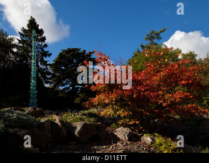 Gefrorene Glas Brunnen, Skulptur von Killian Schurmann in den Steingarten die National Botanic Gardens (1795), Stadt Dublin, Irland Stockfoto