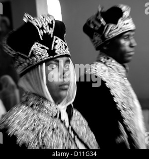 Brautpaar während einer äthiopischen Hochzeit In einer orthodoxen Kirche, Zway, Äthiopien Stockfoto