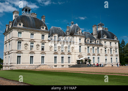 Château de Cheverny befindet sich am Cheverny, im Département Loir-et-Cher im Loire-Tal in Frankreich. Stockfoto
