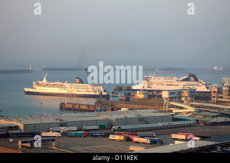 Abends Eastern Docks Fährhafen Dover Stadt, Grafschaft Kent; England; UK Stockfoto