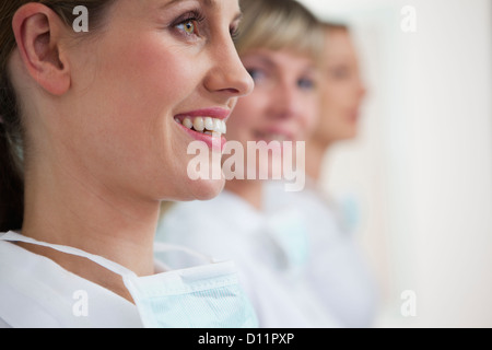 Deutschland, Zahnarzt und Assistenz, Lächeln Stockfoto