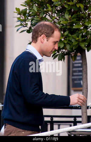 London, UK. 12.05.2012, 13:18 Prinz William King Edward VII Private Hospital angekommen zu seiner Frau, der Herzogin von Cambridge zu besuchen, die schwanger sind und akute Übelkeit leiden ist. Stockfoto