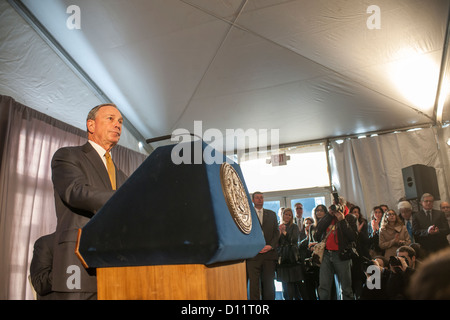 New Yorks Bürgermeister Michael Bloomberg den ersten Spatenstich für Hudson Yards Projekt Stockfoto