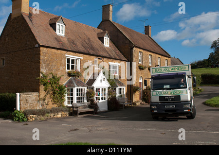 Die Howard Arms Pub, Ilmington, Warwickshire, England, UK Stockfoto