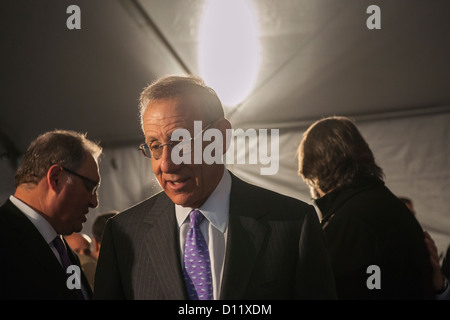 Verwandte Unternehmen Vorsitzender Stephen M. Ross beim ersten Spatenstich für Hudson Yards Projekt Stockfoto