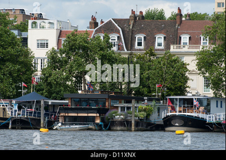 Hausboote, Cheyne Walk, Chelsea Embankment, London. Stockfoto