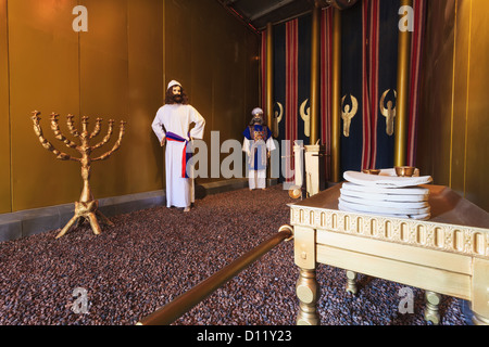 Replik des Zeltes der Begegnung mit dem Priester goldenen Menorah und Tisch der Schaubrote; Timna Park Araba Israel Stockfoto