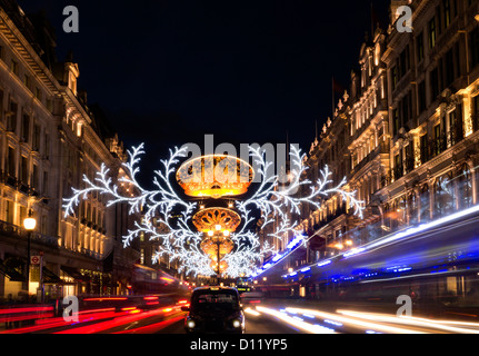 Weihnachtsbeleuchtung in der Regent Street London Vereinigtes Königreich Stockfoto