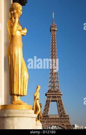 Eiffelturm angesehen vom Palais de Chaillot, Place du Trocadéro, Paris Frankreich Stockfoto