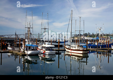 OR00256-00... OREGON - Hafen und Brücke in der Stadt Newport an der Pazifikküste. Stockfoto