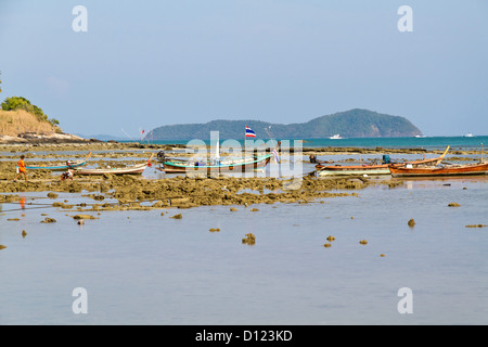 Traditionellen Fischerboot am Rawai Beach auf Phuket, Thailand Stockfoto