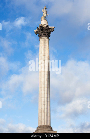 Nelson Säule mit der Sandstein Statue von Lord Horatio Nelson, Trafalgar Square, London, England, UK Stockfoto