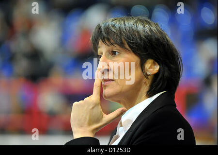 Bourges Trainer Valerie Garnier in Runde 7, Europa League Womens Basketball Spiel BK IMOS Brno Vs Bourges in Brno, Tschechische Republik, 5. Dezember 2012. (Foto/Vaclav Salek CTK) Stockfoto