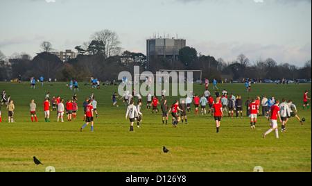 Fußballspiele, Universität und Schule sport, The Downs, Bristol, England, UK Stockfoto