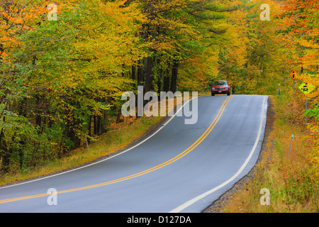 Herbstfarben auf Nebenstraßen in New Hampshire. Stockfoto