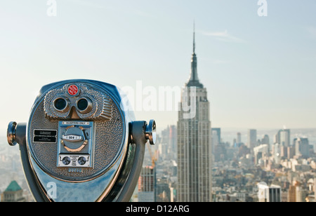 ein Blick auf das Empire State Building aus den "Top of the Rock" in Südlage in Midtown. Stockfoto