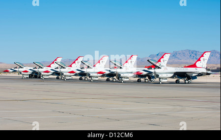 Thunderbird-f-16-Flugzeuge einer Flugshow wird vorbereitet Stockfoto