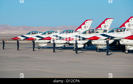 Thunderbird-f-16-Flugzeuge einer Flugshow wird vorbereitet Stockfoto