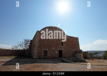 Sonne über der Sultan Ibrahim Moschee in Rethymno, Kreta, Griechenland. Stockfoto