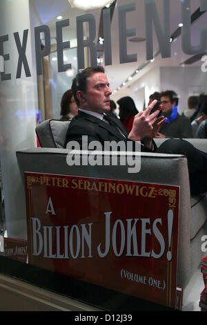 London, UK. 5. Dezember 2012. Peter Serafinowicz live Twitter Q&A-Session für WIRED. Stockfoto