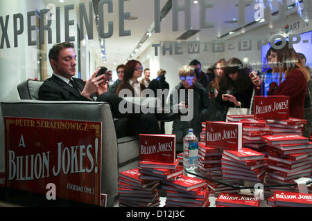 London, UK. 5. Dezember 2012. Peter Serafinowicz live Twitter Q&A-Session für WIRED. Stockfoto