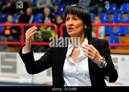 Bourges Trainer Valerie Garnier in Runde 7 Basketball-Euroliga Womens match BK IMOS Brno Vs Bourges in Brno Tschechien Stockfoto