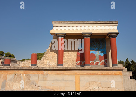 Knossos: Nordeingang mit der Aufladung Bull Fresko Stockfoto