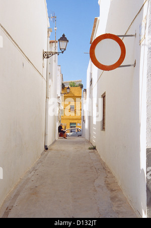 Gasse in der Altstadt. Denia, Provinz Alicante, Comunidad Valenciana, Spanien. Stockfoto