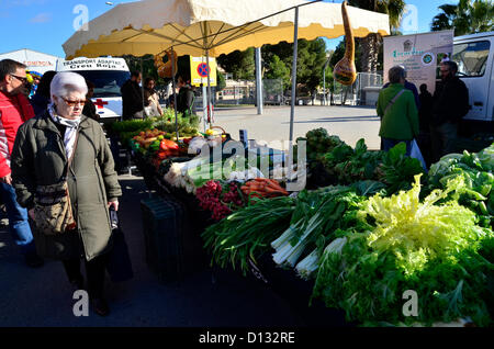 Barcelona, Spanien. 6. Dezember 2012. Starten Sie heute 6. Dezember Fair der Unbefleckten Empfängnis, in Sant Boi de Llobregat, in der Nähe von Barcelona. Es wird erwartet, um die 250.000 Menschen heute bis zum 8. Dezember. Es ist ein Handel, Viehzucht, Handwerk, Lebensmittel, landwirtschaftliche... Bildnachweis: Fco Javier Rivas Martín / Alamy Live News Stockfoto