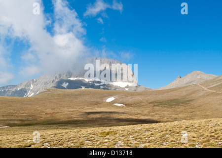 Olympos Berg in Griechenland. Der Thron des Zeus oder Stefani Peak und Plateau der Musen an der Spitze des Mt. Stockfoto